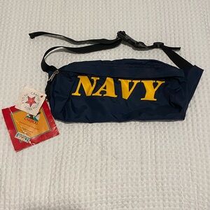 Vintage 90's CARIBOU
MOUNTAINEERING United States Navy
- Fanny Pack